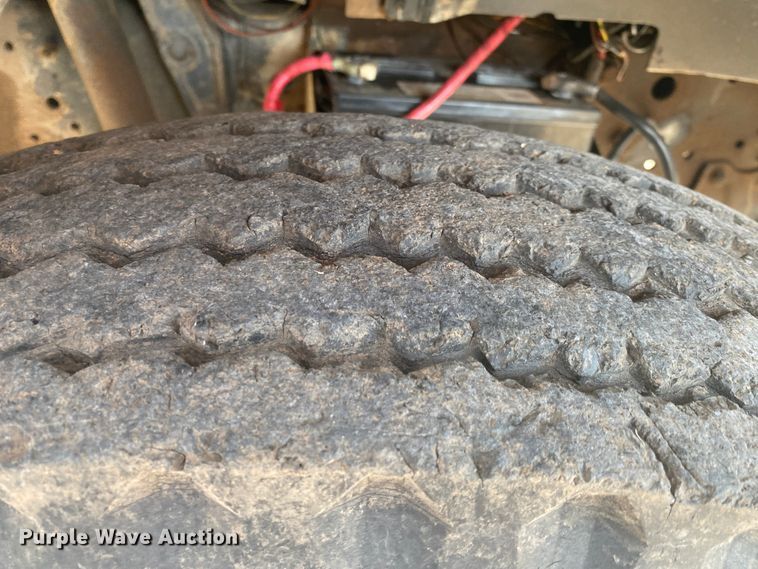 image for item IG9713 1984 Ford F800  dump flatbed truck