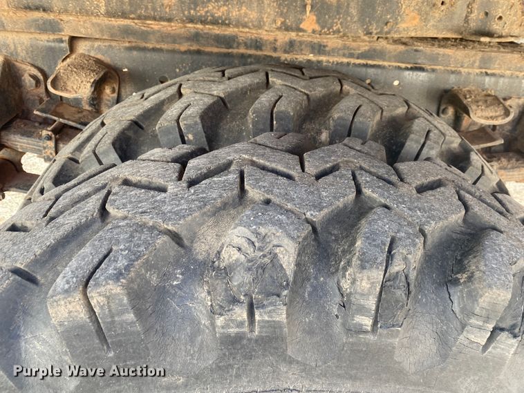 image for item IG9713 1984 Ford F800  dump flatbed truck