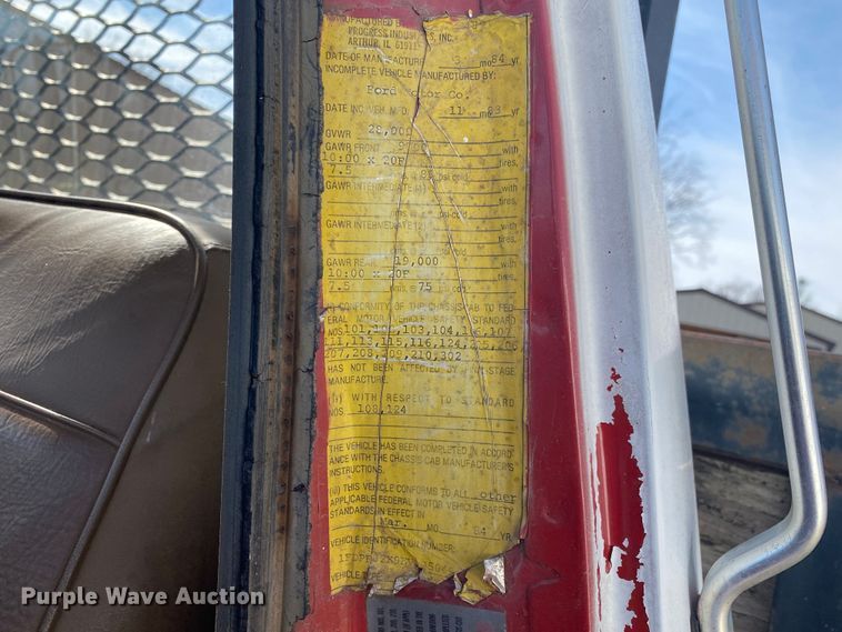 image for item IG9713 1984 Ford F800  dump flatbed truck