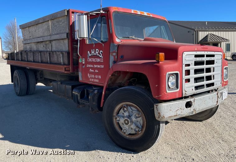 image for item IJ9641 1981 International 1854  dump flatbed truck
