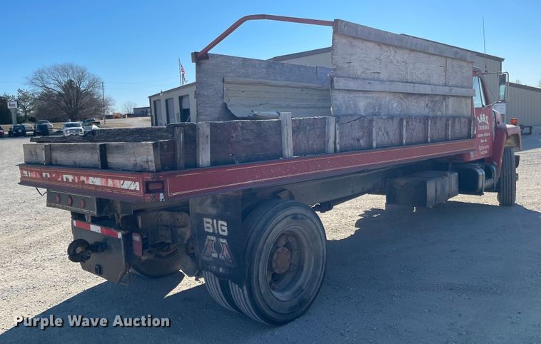 image for item IJ9641 1981 International 1854  dump flatbed truck