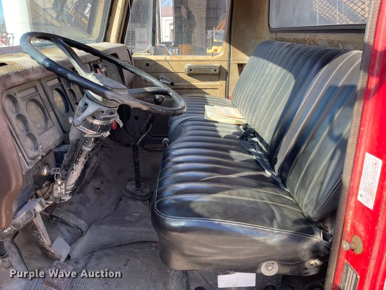 image for item IJ9641 1981 International 1854  dump flatbed truck