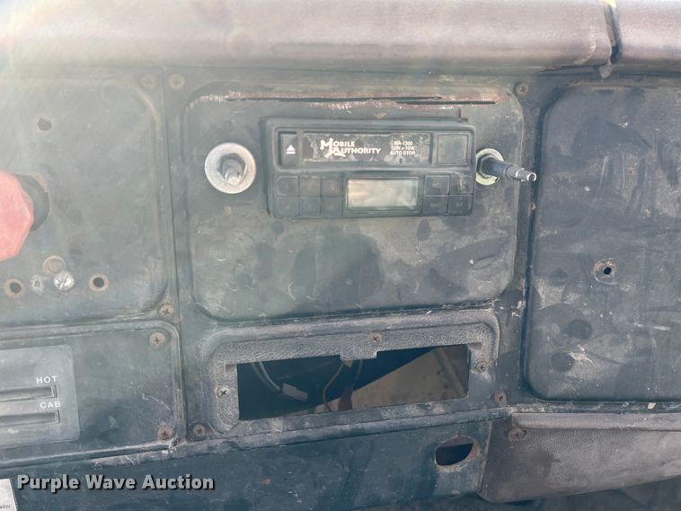 image for item IJ9641 1981 International 1854  dump flatbed truck