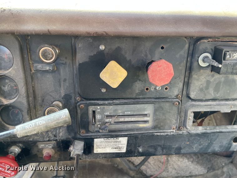 image for item IJ9641 1981 International 1854  dump flatbed truck