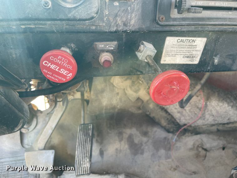 image for item IJ9641 1981 International 1854  dump flatbed truck