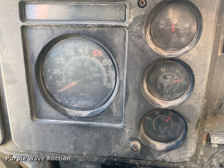 image for item IJ9641 1981 International 1854  dump flatbed truck