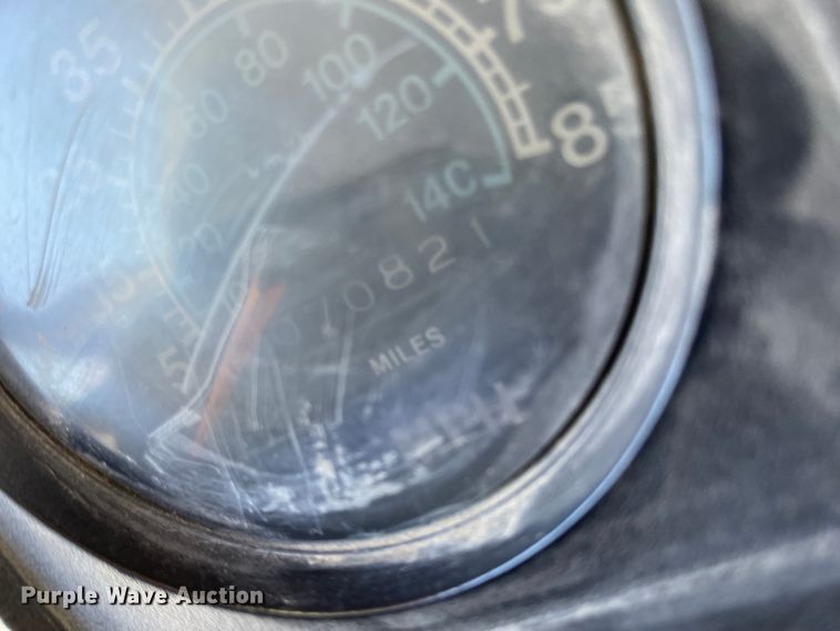 image for item IJ9641 1981 International 1854  dump flatbed truck