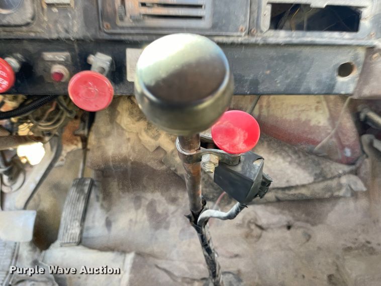 image for item IJ9641 1981 International 1854  dump flatbed truck