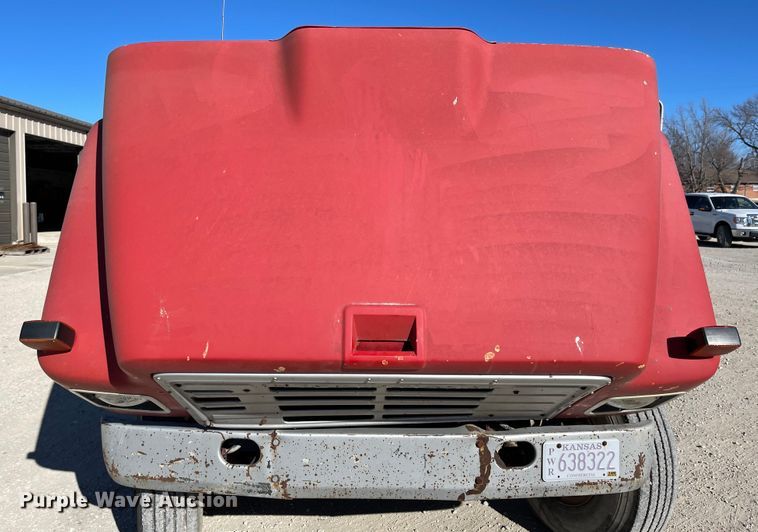 image for item IJ9641 1981 International 1854  dump flatbed truck