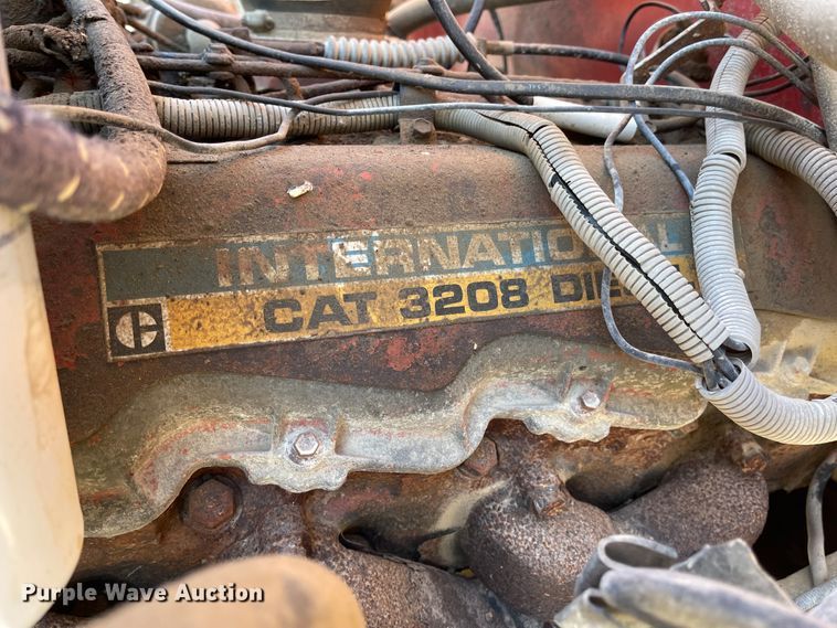 image for item IJ9641 1981 International 1854  dump flatbed truck