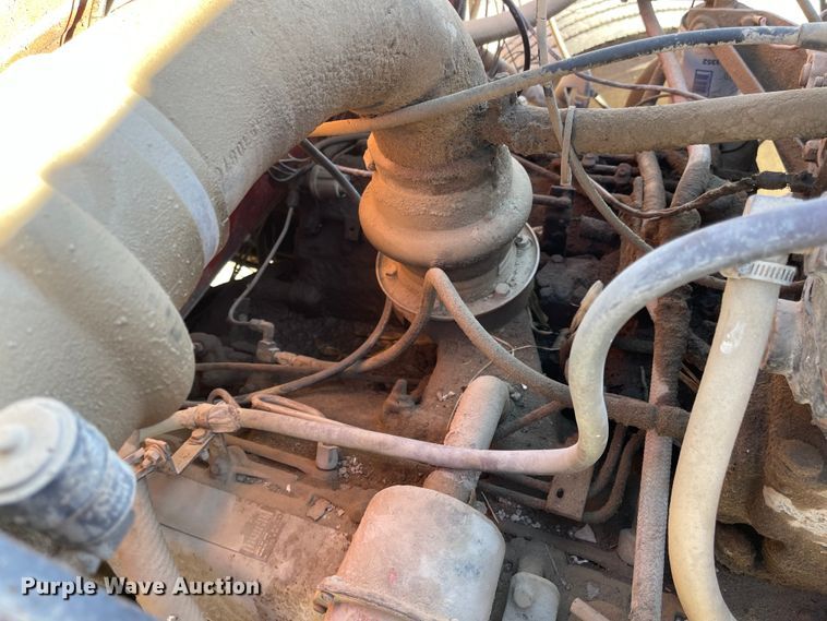 image for item IJ9641 1981 International 1854  dump flatbed truck