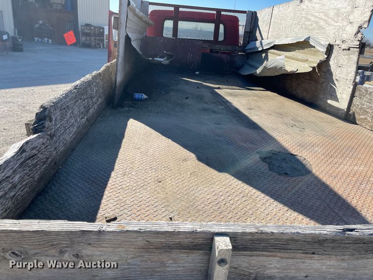 image for item IJ9641 1981 International 1854  dump flatbed truck