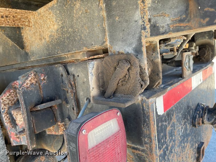 image for item IJ9641 1981 International 1854  dump flatbed truck