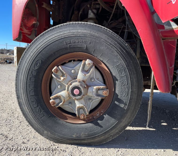 image for item IJ9641 1981 International 1854  dump flatbed truck