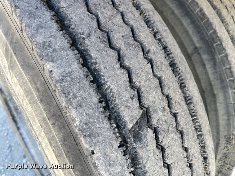 image for item IJ9641 1981 International 1854  dump flatbed truck