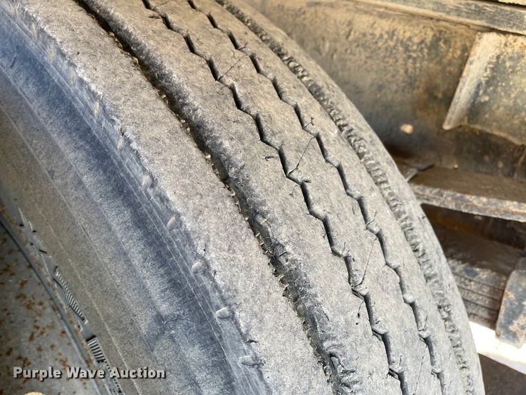 image for item IJ9641 1981 International 1854  dump flatbed truck