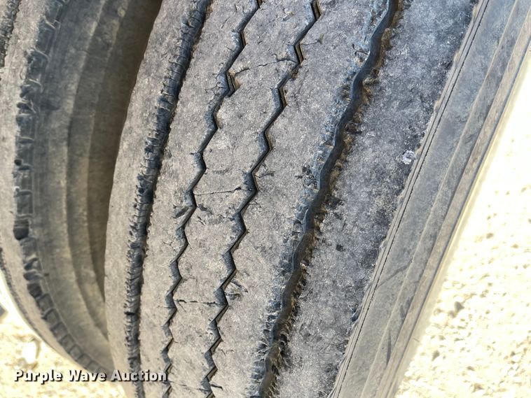 image for item IJ9641 1981 International 1854  dump flatbed truck