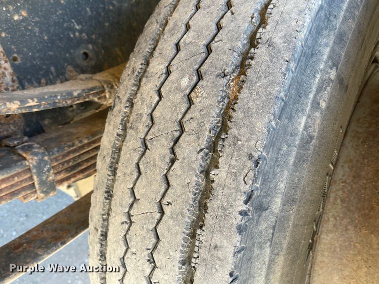 image for item IJ9641 1981 International 1854  dump flatbed truck