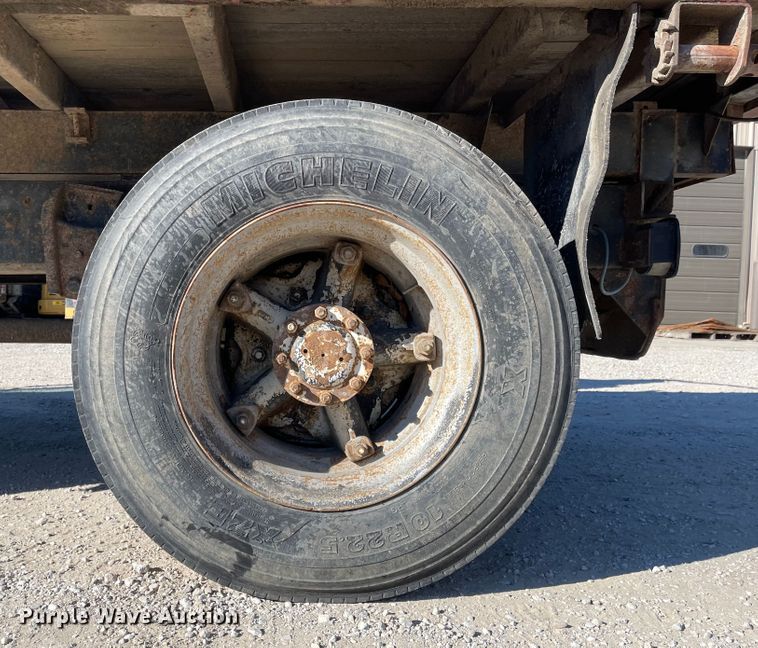 image for item IJ9641 1981 International 1854  dump flatbed truck