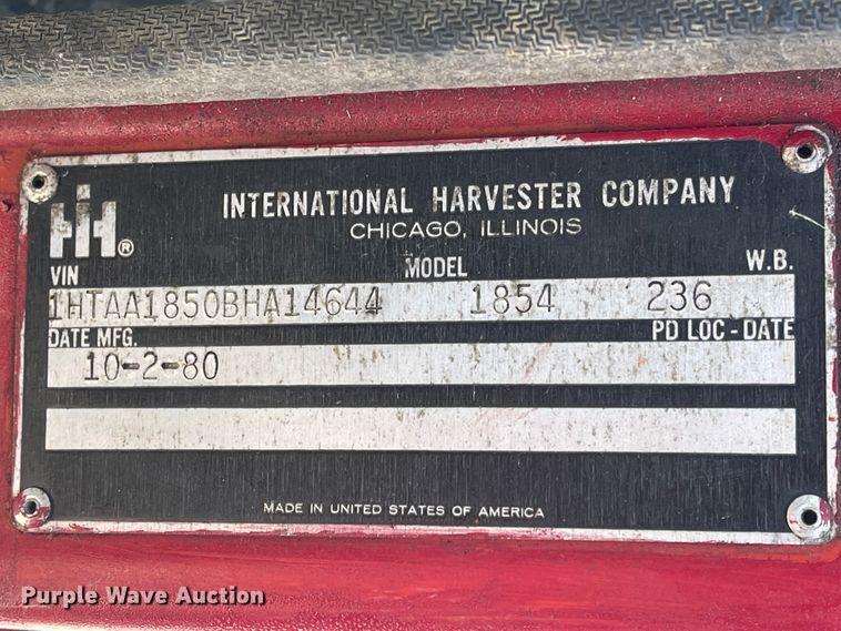 image for item IJ9641 1981 International 1854  dump flatbed truck