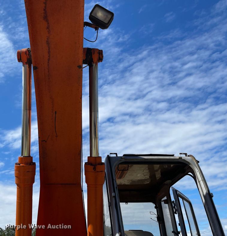 image for item IJ9720 1992 Hitachi EX200LC-2  excavator