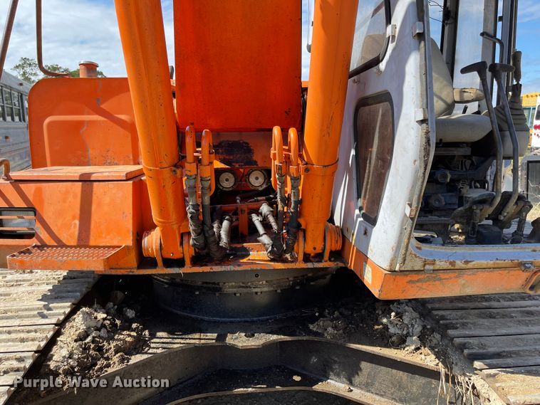 image for item IJ9720 1992 Hitachi EX200LC-2  excavator