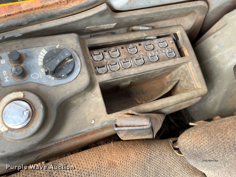 image for item IJ9722 2000 Hitachi EX160LC-5  excavator