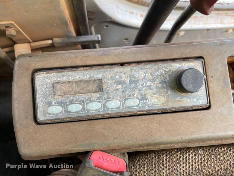 image for item IJ9722 2000 Hitachi EX160LC-5  excavator