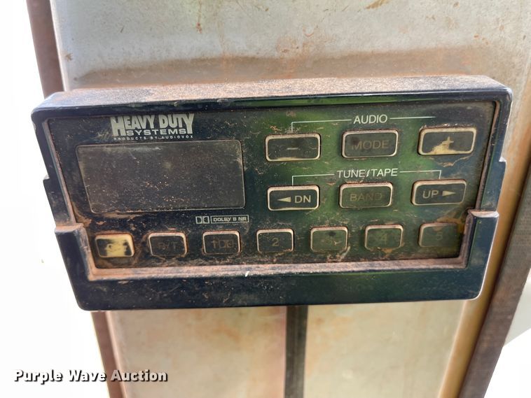 image for item IJ9722 2000 Hitachi EX160LC-5  excavator