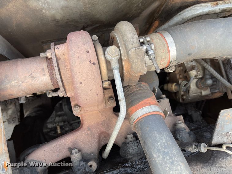 image for item IJ9722 2000 Hitachi EX160LC-5  excavator