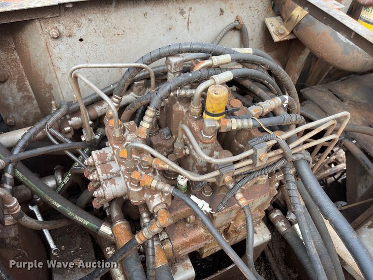 image for item IJ9722 2000 Hitachi EX160LC-5  excavator