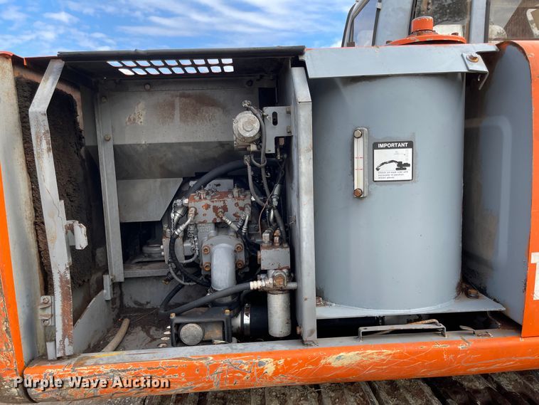 image for item IJ9722 2000 Hitachi EX160LC-5  excavator