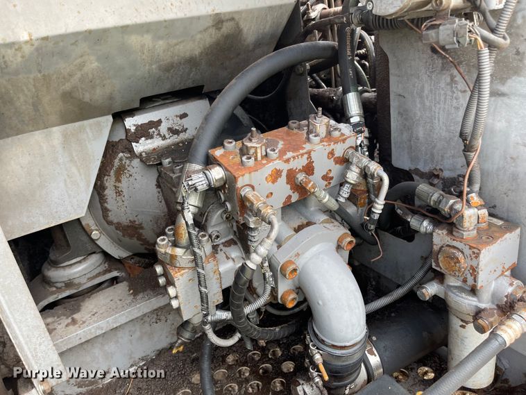 image for item IJ9722 2000 Hitachi EX160LC-5  excavator