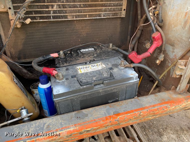 image for item IJ9722 2000 Hitachi EX160LC-5  excavator