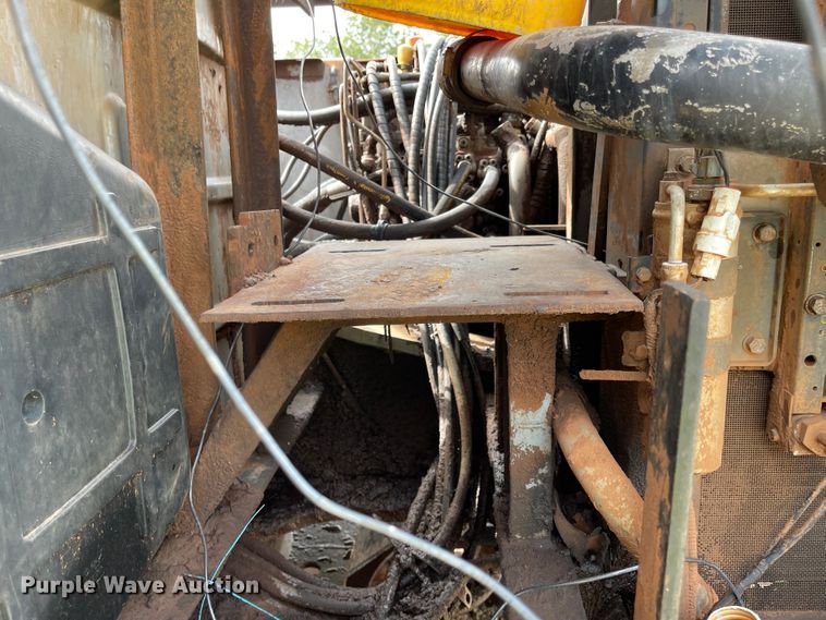 image for item IJ9722 2000 Hitachi EX160LC-5  excavator