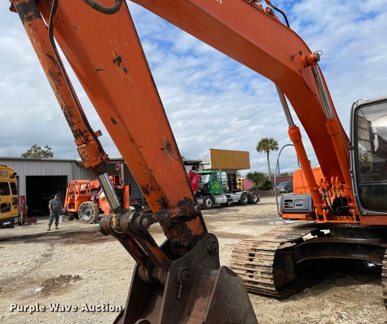 image for item IJ9722 2000 Hitachi EX160LC-5  excavator