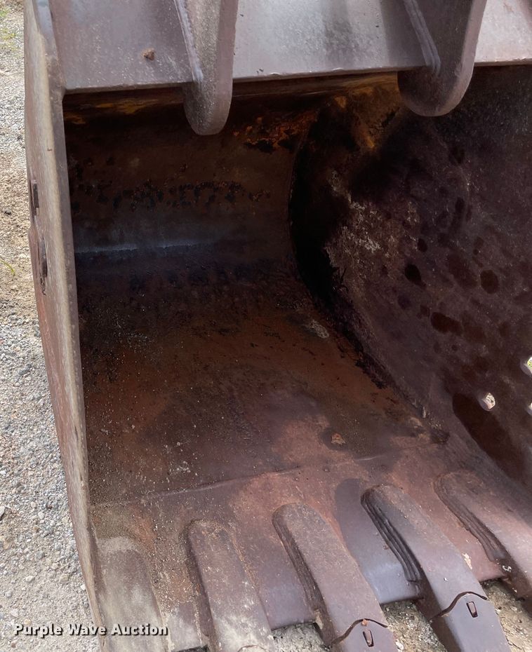 image for item IJ9722 2000 Hitachi EX160LC-5  excavator