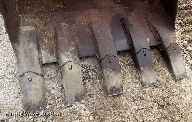 image for item IJ9722 2000 Hitachi EX160LC-5  excavator