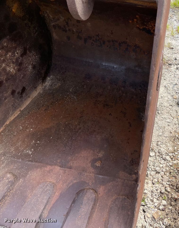 image for item IJ9722 2000 Hitachi EX160LC-5  excavator