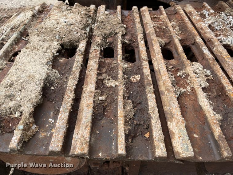 image for item IJ9722 2000 Hitachi EX160LC-5  excavator