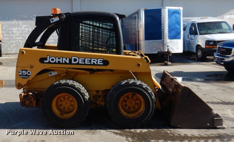 image for item IM9785 2004 John Deere 250 Series II  skid steer loader