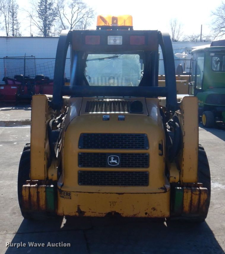 image for item IM9785 2004 John Deere 250 Series II  skid steer loader