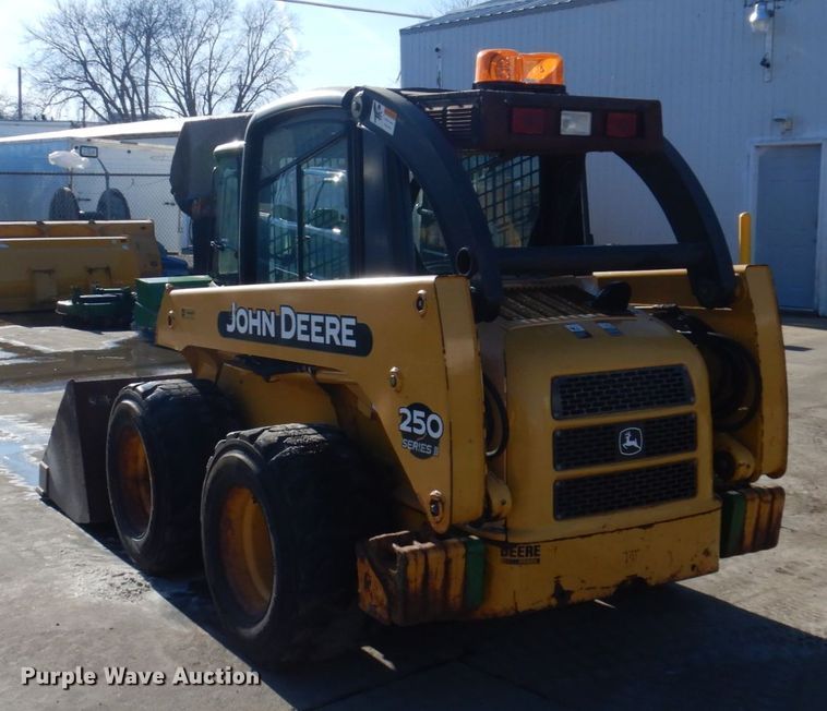 image for item IM9785 2004 John Deere 250 Series II  skid steer loader