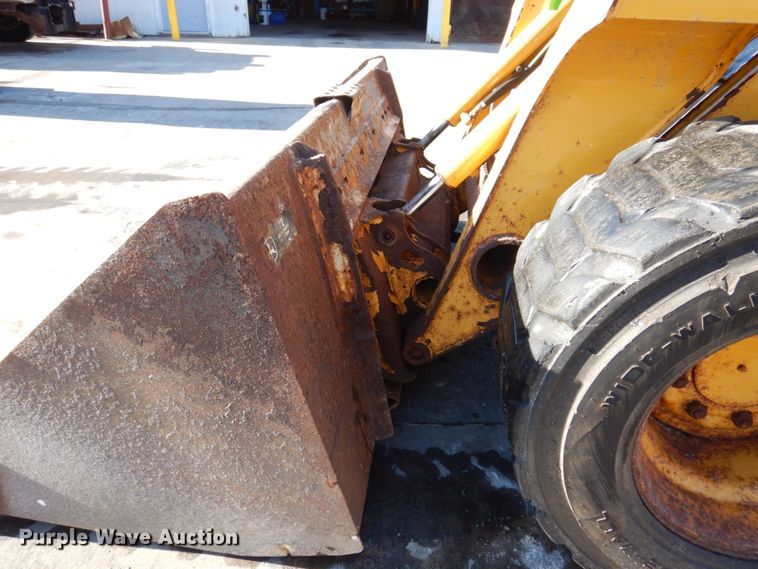 image for item IM9785 2004 John Deere 250 Series II  skid steer loader