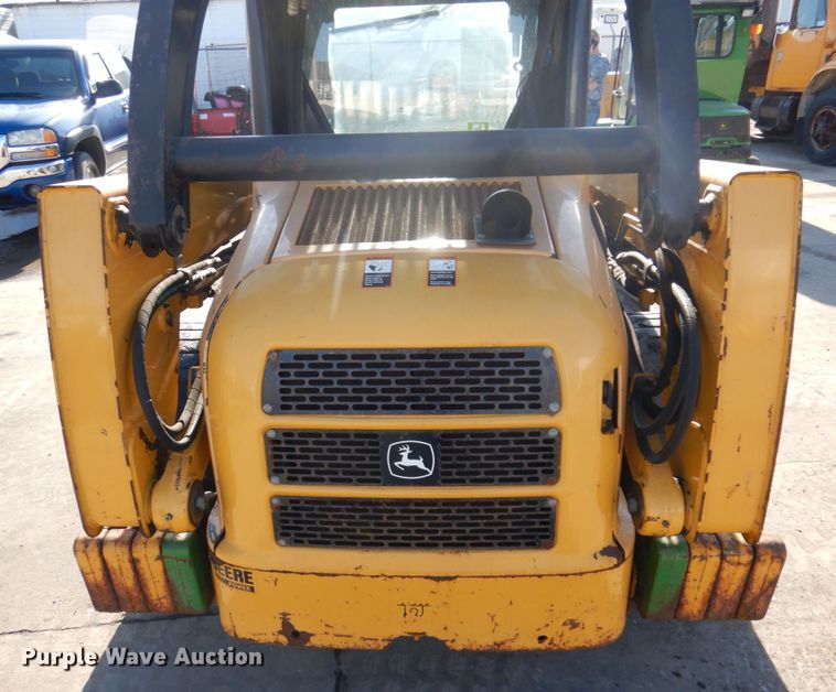 image for item IM9785 2004 John Deere 250 Series II  skid steer loader