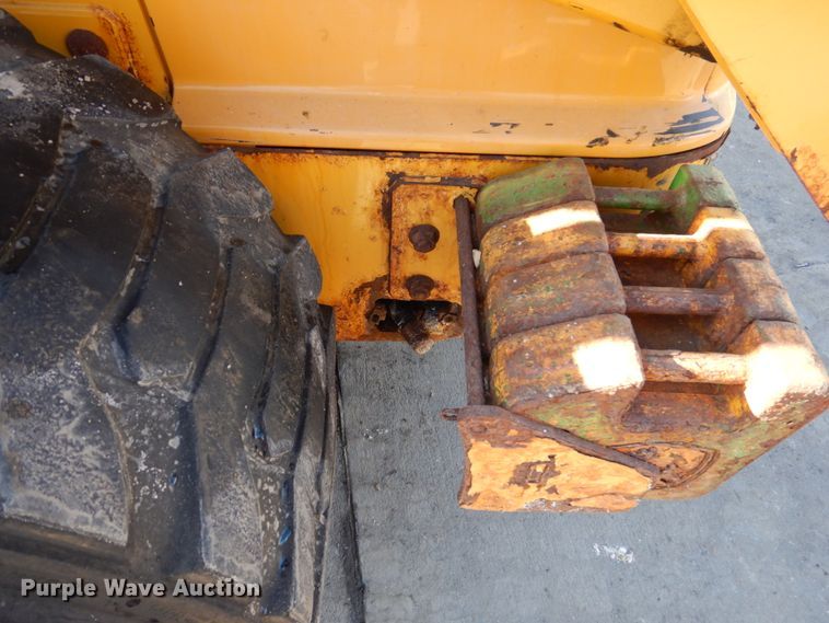 image for item IM9785 2004 John Deere 250 Series II  skid steer loader