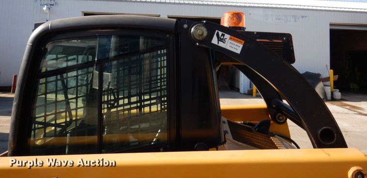 image for item IM9785 2004 John Deere 250 Series II  skid steer loader