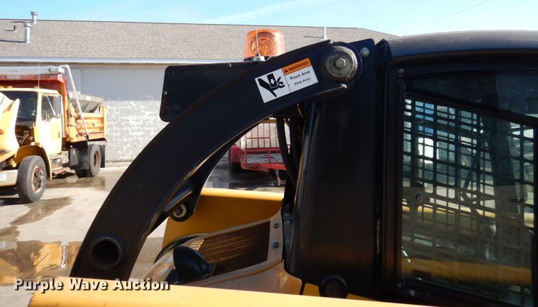 image for item IM9785 2004 John Deere 250 Series II  skid steer loader