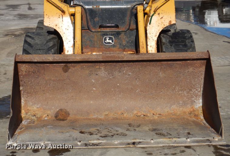 image for item IM9785 2004 John Deere 250 Series II  skid steer loader