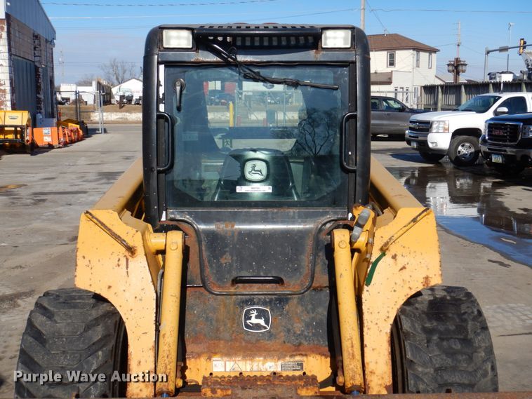 image for item IM9785 2004 John Deere 250 Series II  skid steer loader